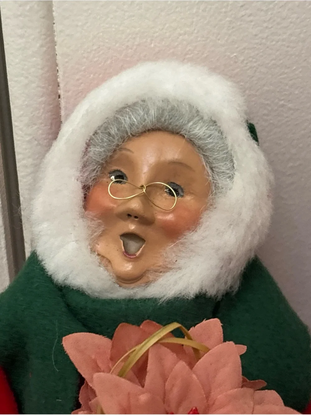 Byers Choice The Carolers Santa & Mrs Claus Christmas 12